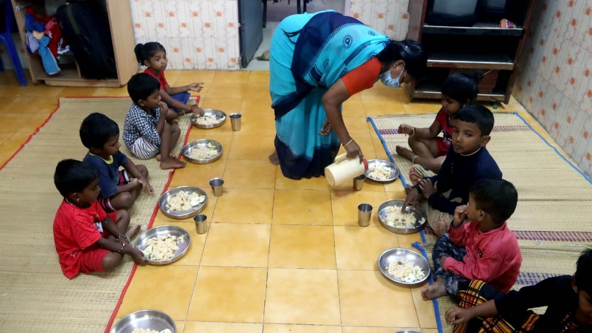 14 students hospitalised in Telangana after eating mid-day meal