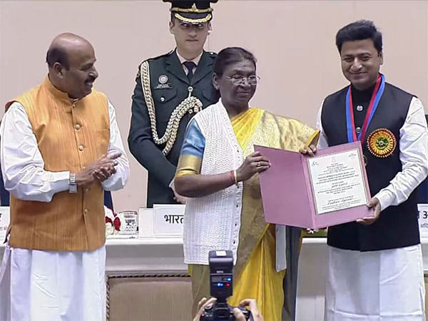 Narayan Seva Sansthan's President Prashant Agrawal Honored with the National Award for 'Best Personality- Empowerment of Differently-abled' by President
