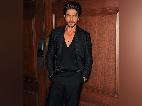 SRK shuts down a  troll who described 'Pathaan', 'Jawan' as 'sh*t'