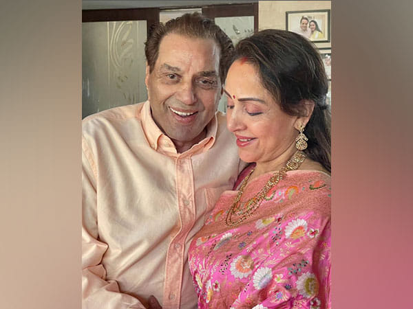 Hema Malini pens adorable birthday wish for husband Dharmendra
