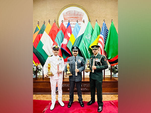 Indian Armed Forces officers awarded 'Golden Owl' for outstanding performance at DSCSC Sri Lanka