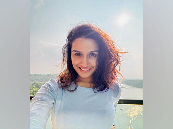 Shraddha Kapoor drops cute sun-kissed selfies, check out her hilarious caption