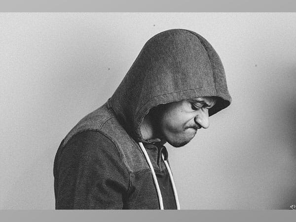 Research shows sniffing women's tears lessens aggressive behaviour in men