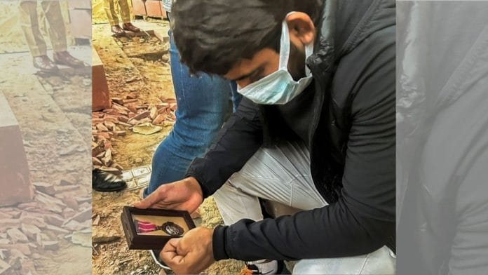 Wrestler Bajrang Punia holds his Padma Shri award near the Kartavya Path, in New Delhi, on 22 Dec 2024 | PTI