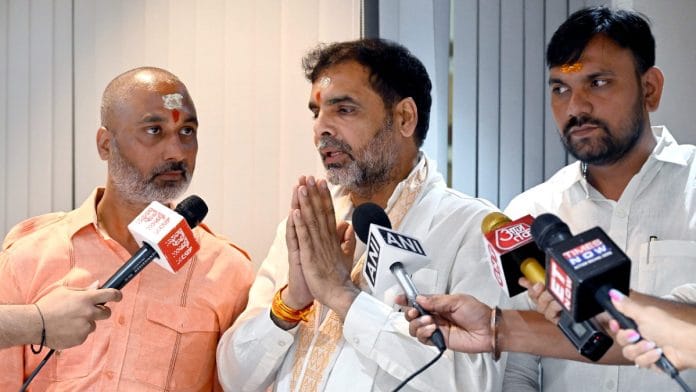 File photo of Wrestling Federation of India president-elect Sanjay Singh (centre) | ANI