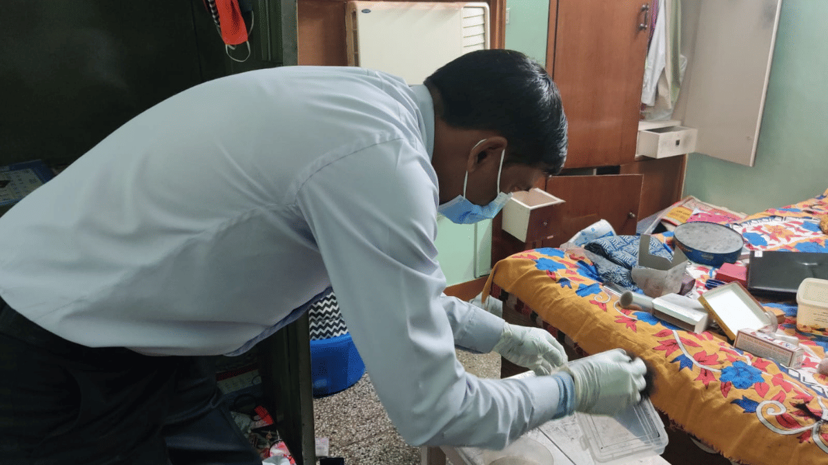 Forensic expert Ravi Kant at work at the crime scene in East Delhi | Bismee Taskin | ThePrint