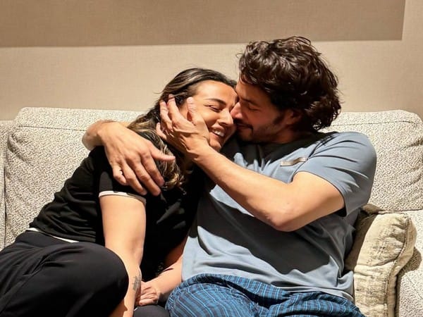 Mahesh Babu shares lovely picture with wife Namrata Shirodkar, wishes fans, 