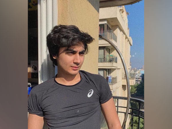 Arbaaz Khan, Malaika Arora's son Arhaan unleashes his paparazzo mode, check out 