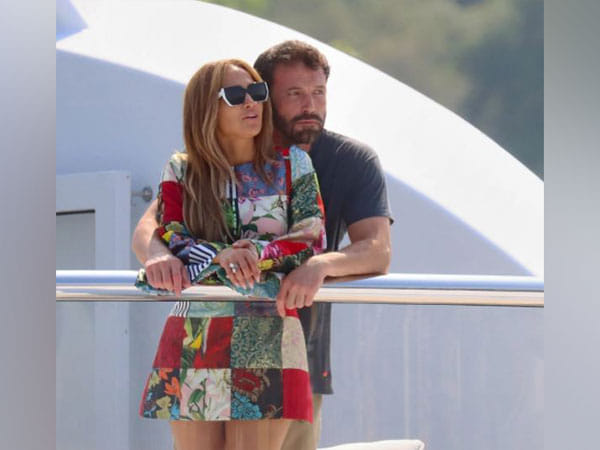 Jennifer Lopez shares Ben Affleck reaction on 'Can't Get Enough' wedding video