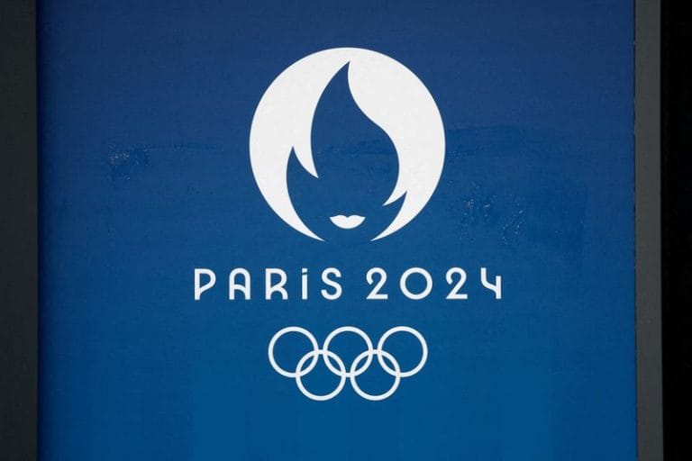 Olympics-Lost in translation? Not on Paris metro during Summer Games