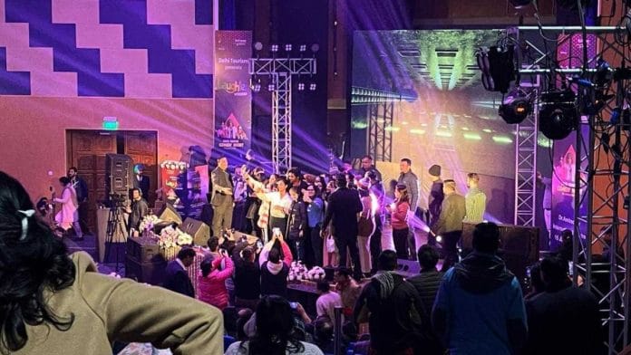 Sunil Grover clicking selfies with women on stage | Nootan Sharma, ThePrint