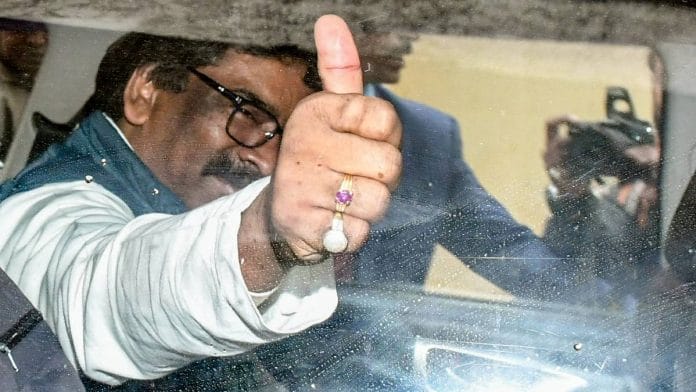 Hemant Soren greets supporters while being taken to jail from a PMLA court in Ranchi Thursday | Photo: ANI