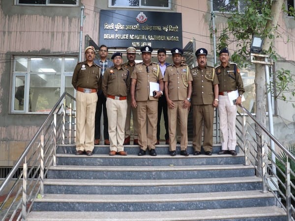 Sri Lankan Police delegation visits Delhi Police training centre