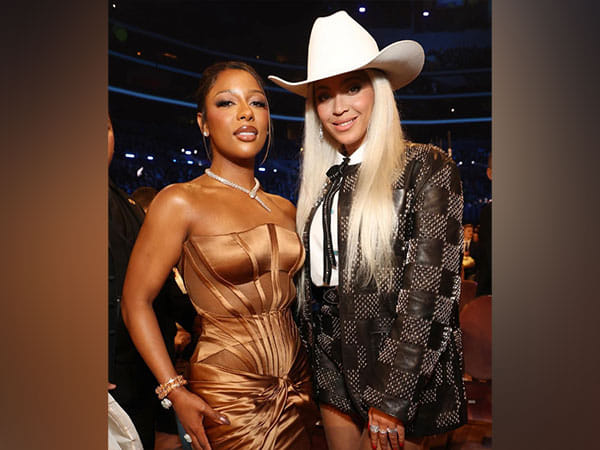 Victoria Monet shares picture with Beyonce, calls her 