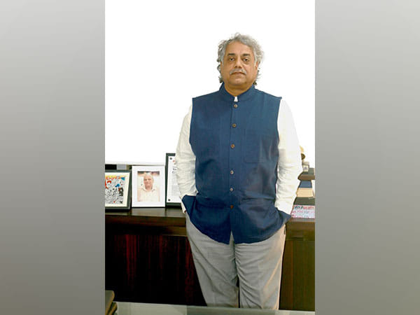 CREDAI-MCHI praises extension of land premium scheme for SRA projects, reflecting government's commitment to urban development and affordable housing