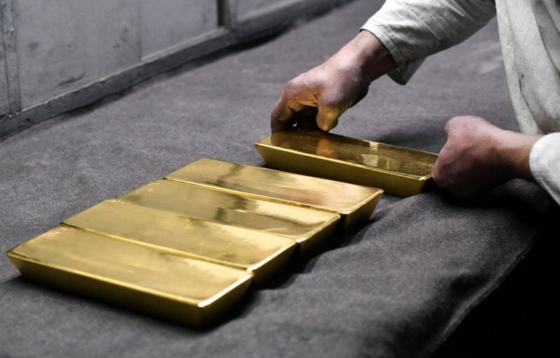 Gold crawls up on weaker dollar as spotlight turns to Fed minutes ...