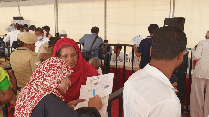 Shabana fills out their requisition form at the Janaspandana | Sharan Poovanna | ThePrint