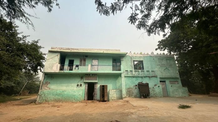 Shahi Masjid in New Delhi's Dhaula Kuan | Zenaira Bakhsh