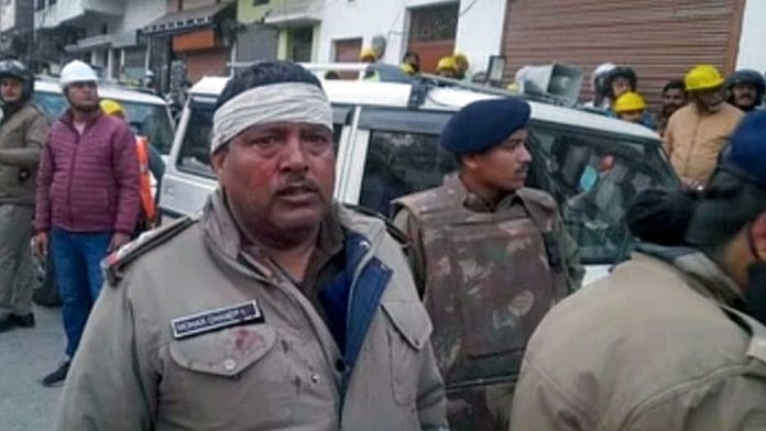 Police personnel get injured after violence broke out following an anti-encroachment drive at Banbhoolpura in Haldwani on Thursday, 8th February 2024 | ANI