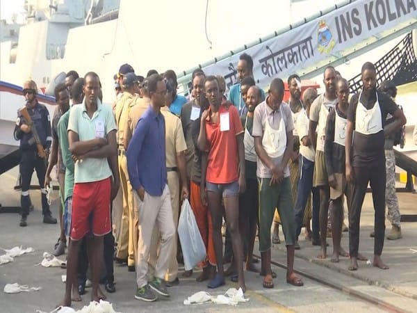 Indian Navy concludes succesful Anti-Piracy Op, 35 Somali pirates handed to Mumbai Police