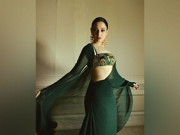 Tamannaah Bhatia stuns fans in gorgeous emerald green saree