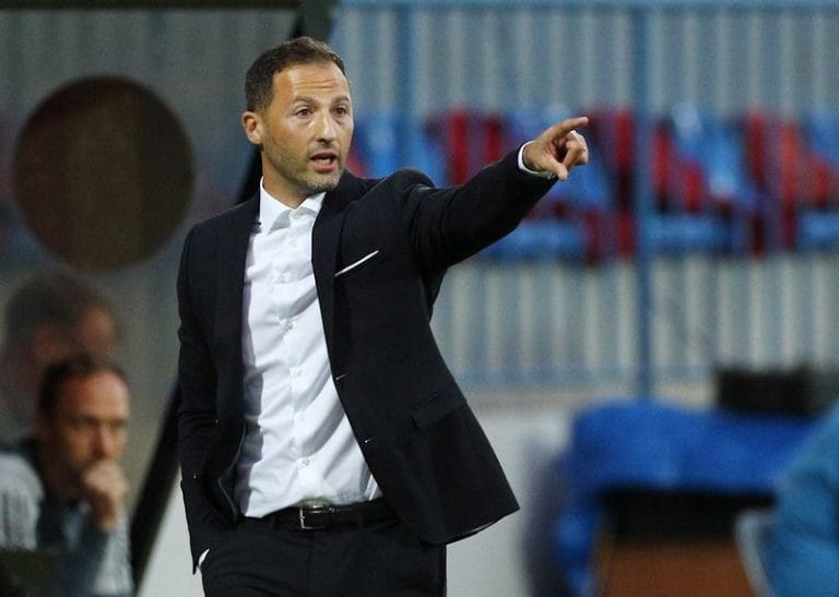 Soccer-Belgium coach Tedesco extends contract, De Bruyne to miss England friendly