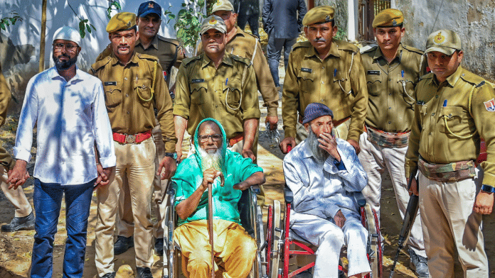 Abdul Karim Tunda (centre), Irfan Ahmed and Hamir-ul-Uddin alias Hamiduddin outside TADA court in Ajmer | PTI