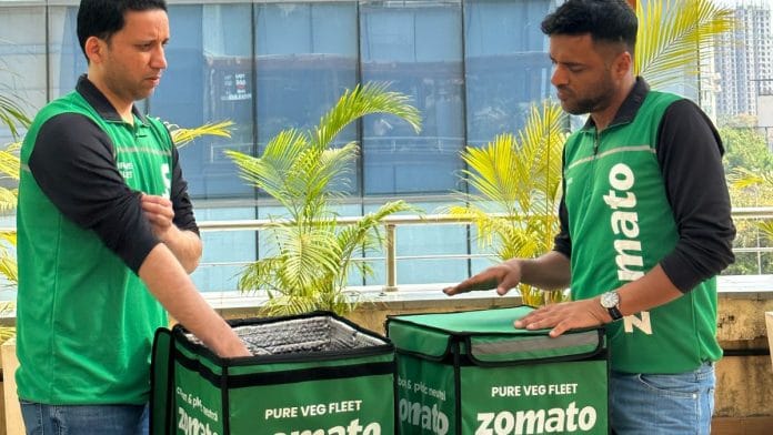 Deepinder Goyal, Zomato CEO (left) and Rakesh Rajan, CEO, food delivery, Zomato in the now-scrapped green uniforms that distinguished the pure veg fleet. | X @deepigoyal
