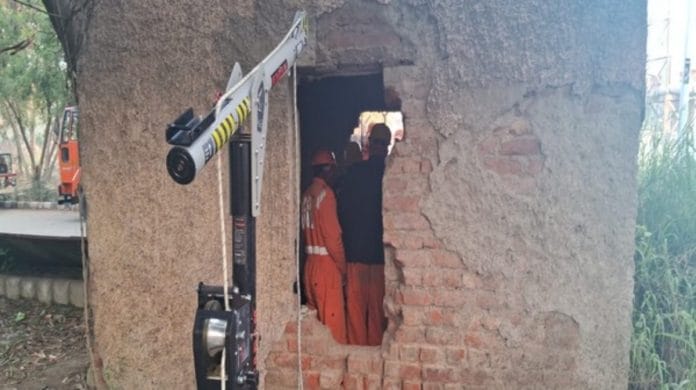 Child falls into borewell in Delhi's Keshopur, rescue operation underway | ANI