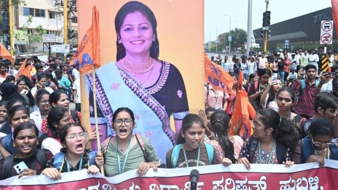 Protest held by ABVP in Hubli to condemn murder of Neha Hiremath | X@ABVPKarnataka
