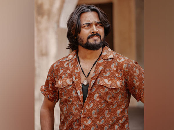 Bhuvan Bam busy working on 'Taaza Khabar' season 2, meets fans on the set