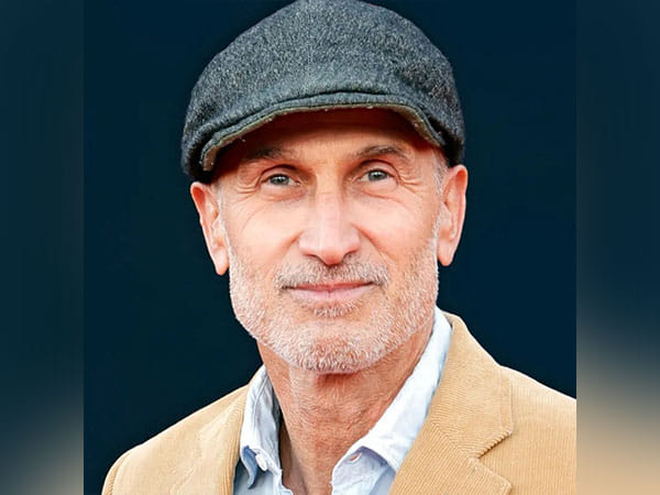 Craig Gillespie in talks to direct 'Supergirl: Woman of Tomorrow'