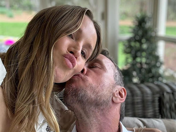 Kristen Bell drops selfies from Easter getaway with hubby Dax Shepard