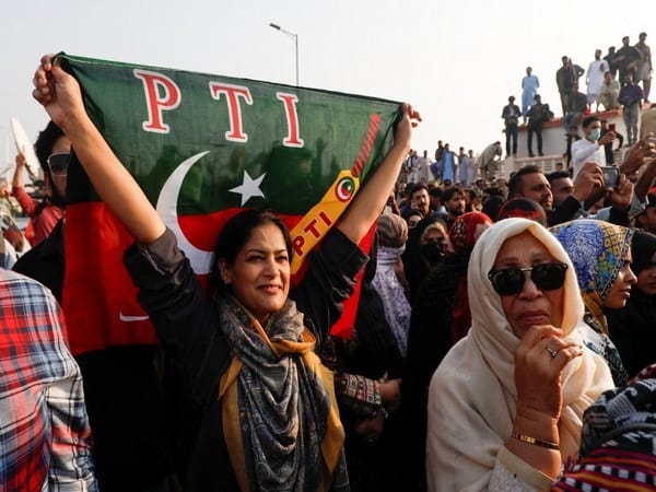 Pakistan Tehreek-e-Insaf blames PPP govt for failure to reduce crimes in Karachi 