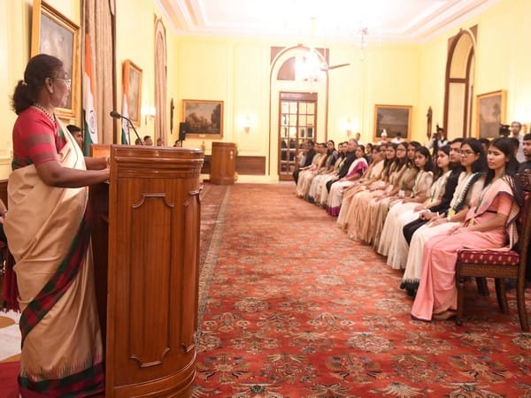 Probationers of Indian Economic Service call on President Droupadi Murmu