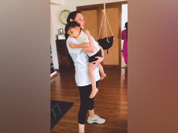 Monday Motivation: Dia Mirza inspires mothers with her workout holding her son