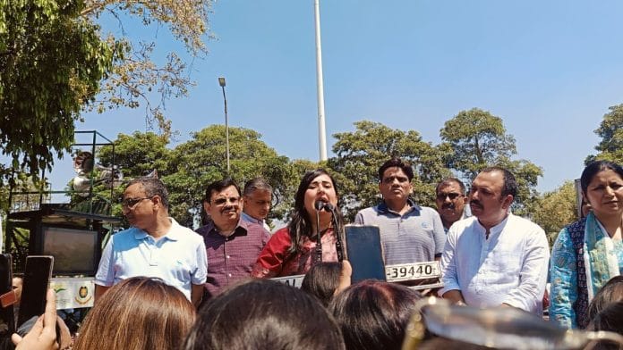 BJP leader Bansuri Swaraj delivering a speech against the liquor policy in Delhi | Special Arrangement