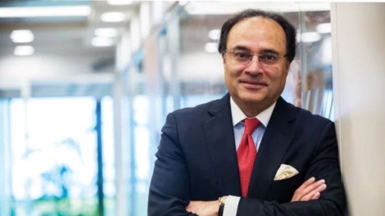 Pakistan finance minister should learn from Manmohan Singh and engineer an economic revival