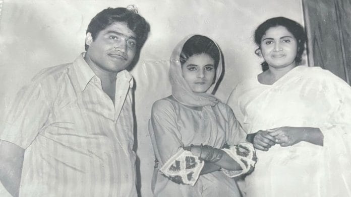 Surinder Sonia and Kashmiri Lal Soni pose with actor Sulochana Latkar at an event in Mumbai | Credit: Akash Soni