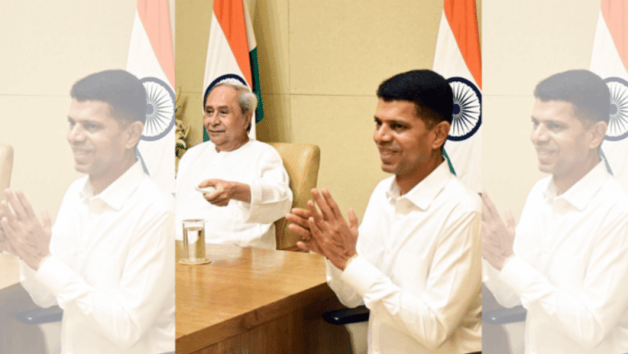 V.K. Pandian (right) with Odisha CM Naveen Patnaik | X (formerly Twitter)/@CMO_Odisha