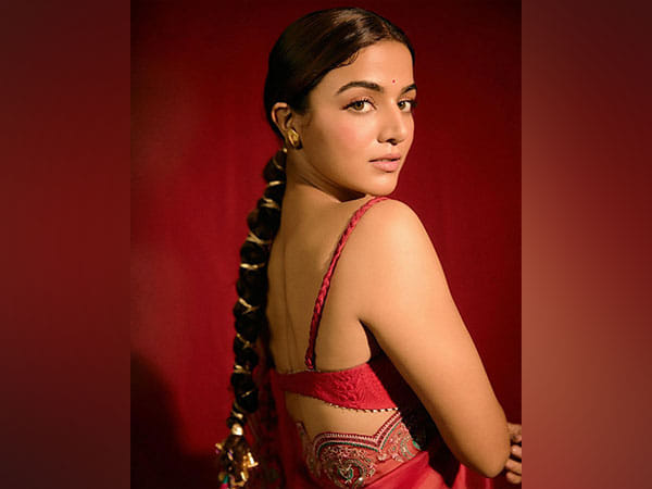 Wamiqa Gabbi's stunning saree pics leave fans in awe  