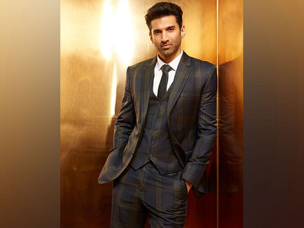 Aditya Roy Kapur wraps up Anurag Basu's 'Metro In Dino' shoot  