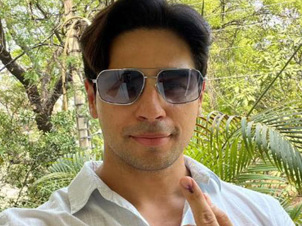 Delhi boy Sidharth Malhotra flaunts his inked finger as he casts vote in his hometown