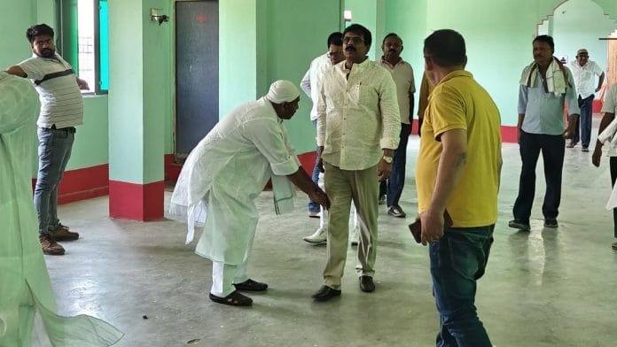 A supporter bows before Anand Mohan Singh | Photo: Mayank Kumar/ThePrint