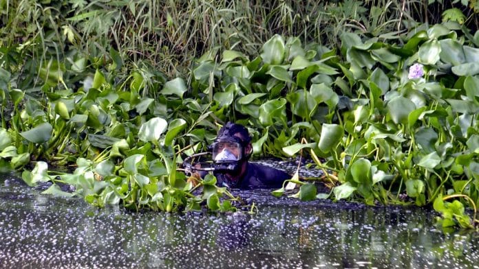 Police searching for body parts of Bangladesh MP Anwarul Azim Anar at Bhangar area canal in South 24 Parganas, Friday | ANI