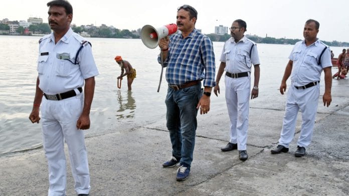 Kolkata police alert people of impending Cyclone Remal, at Nimtala ghat, Saturday | ANI