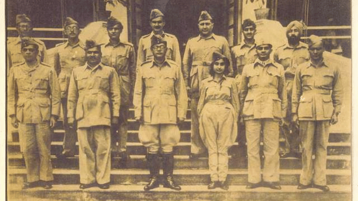 Netaji Subhash Chandra Bose with officers of Indian National Army | Commons