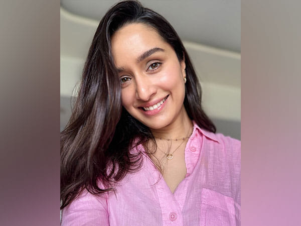 Shraddha Kapoor reveals why she couldn't take selfies on this 'Shrunday'