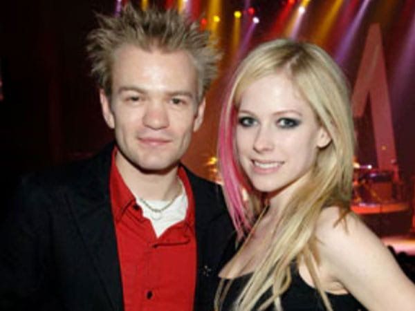 Deryck Whibley joins ex-wife Avril Lavigne onstage in Las Vegas for Sum 41's 'In Too Deep'