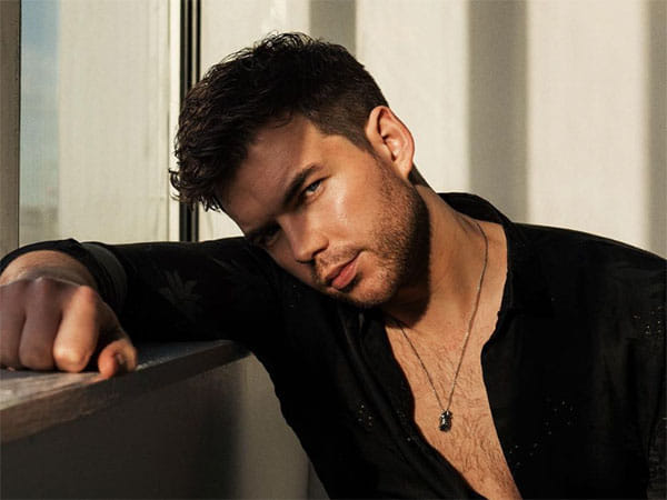 'Bridgerton' star Luke Newton nearly reveals his relationship status